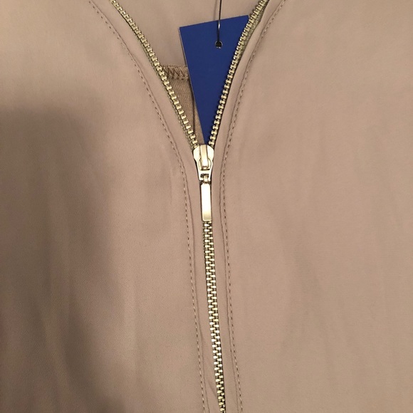 Top - Picture 4 of 8